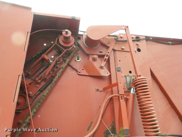 image for item AG9129 1997 New Holland 654 round baler