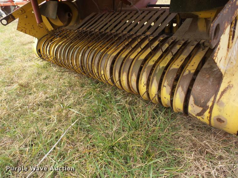 image for item AG9129 1997 New Holland 654 round baler