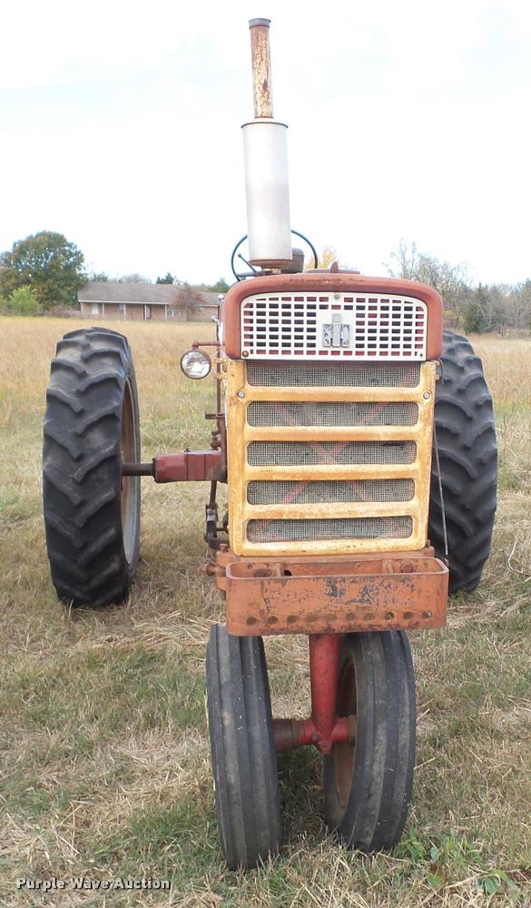 image for item AG9132 1960 Mccormick Farmall 460 tractor