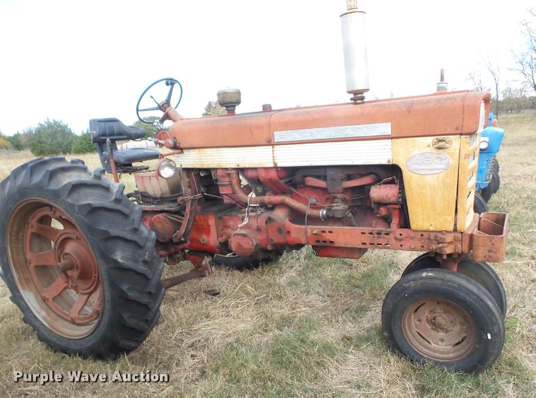 image for item AG9132 1960 Mccormick Farmall 460 tractor