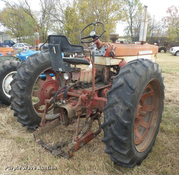 image for item AG9132 1960 Mccormick Farmall 460 tractor
