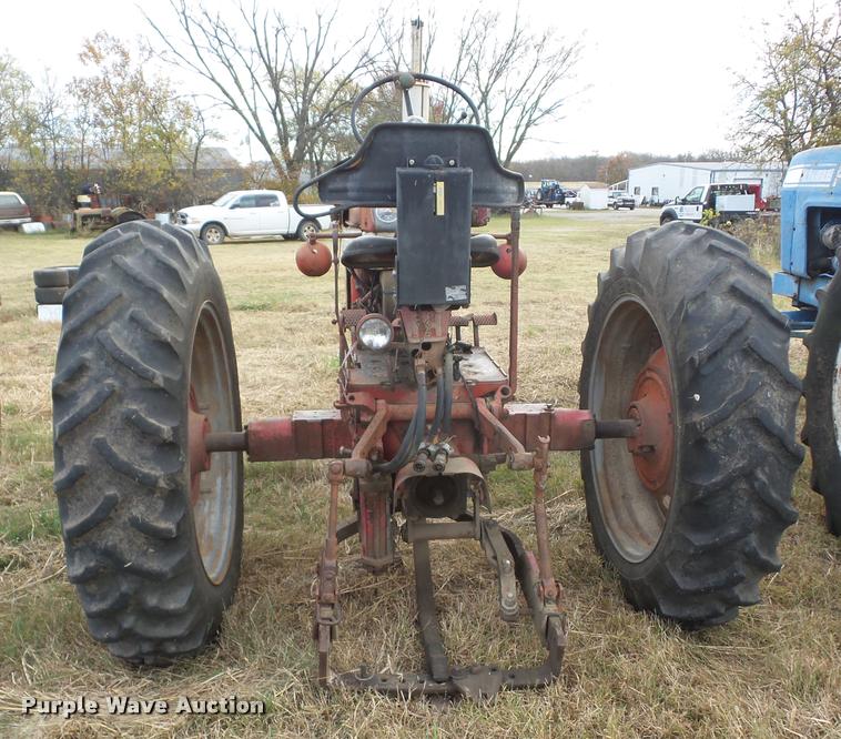 image for item AG9132 1960 Mccormick Farmall 460 tractor