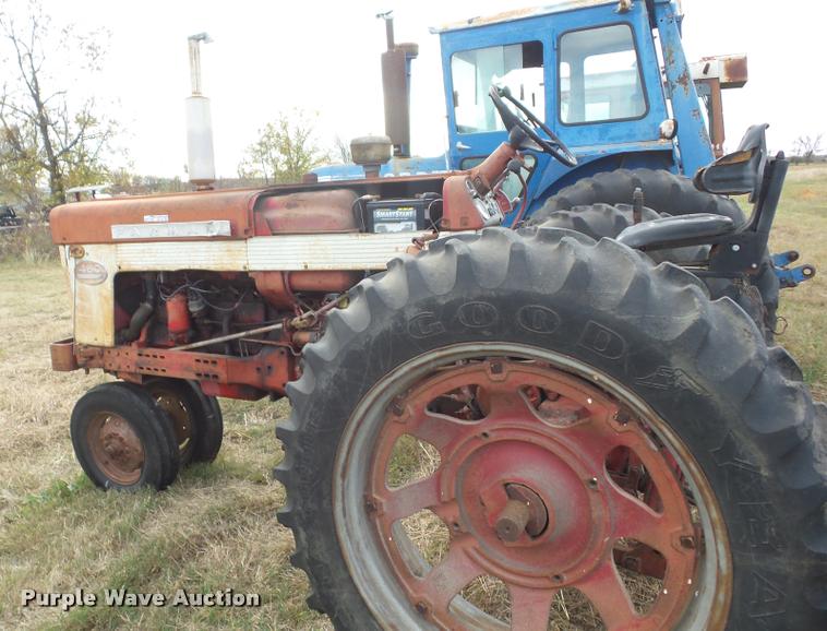 image for item AG9132 1960 Mccormick Farmall 460 tractor