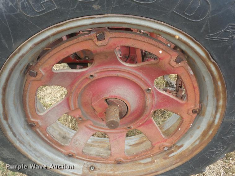 image for item AG9132 1960 Mccormick Farmall 460 tractor