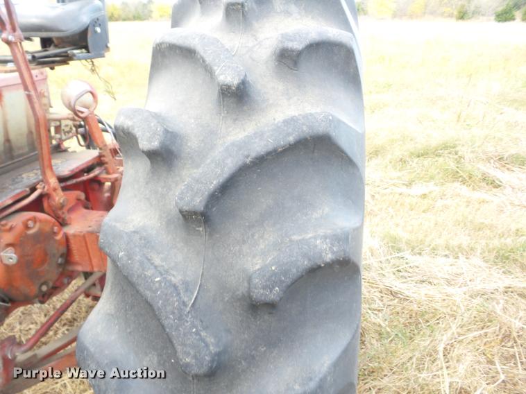 image for item AG9132 1960 Mccormick Farmall 460 tractor