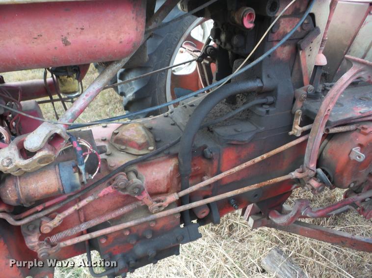 image for item AG9132 1960 Mccormick Farmall 460 tractor