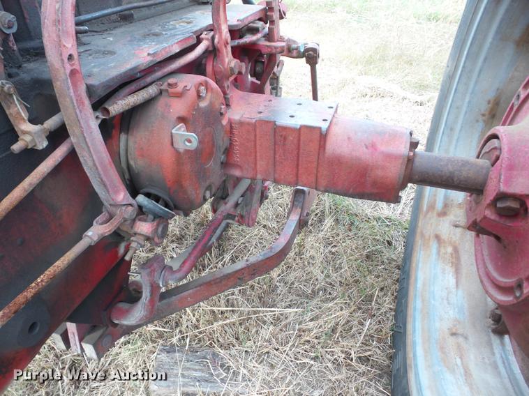image for item AG9132 1960 Mccormick Farmall 460 tractor