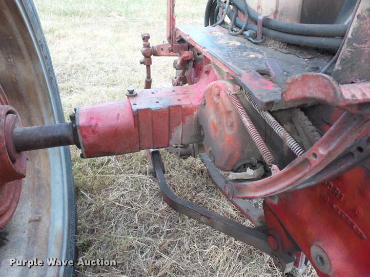 image for item AG9132 1960 Mccormick Farmall 460 tractor