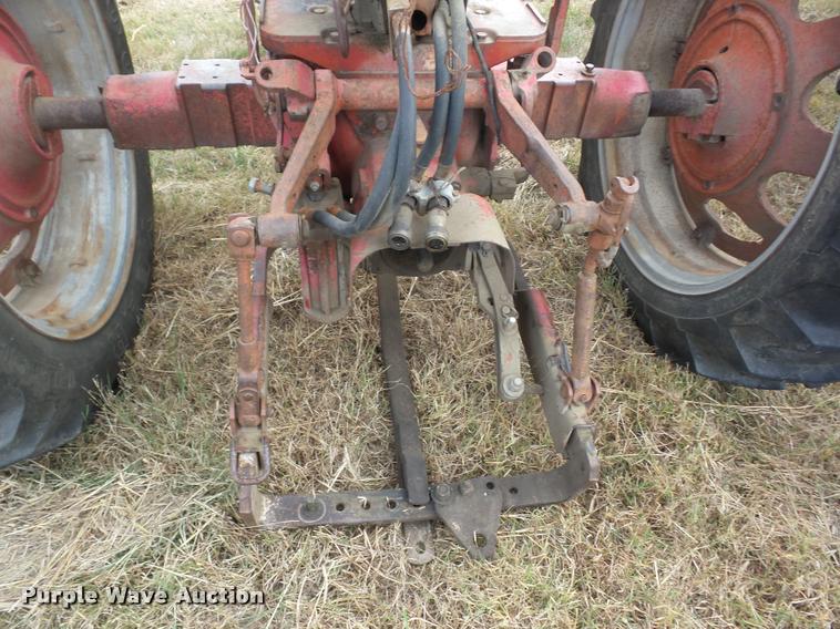 image for item AG9132 1960 Mccormick Farmall 460 tractor