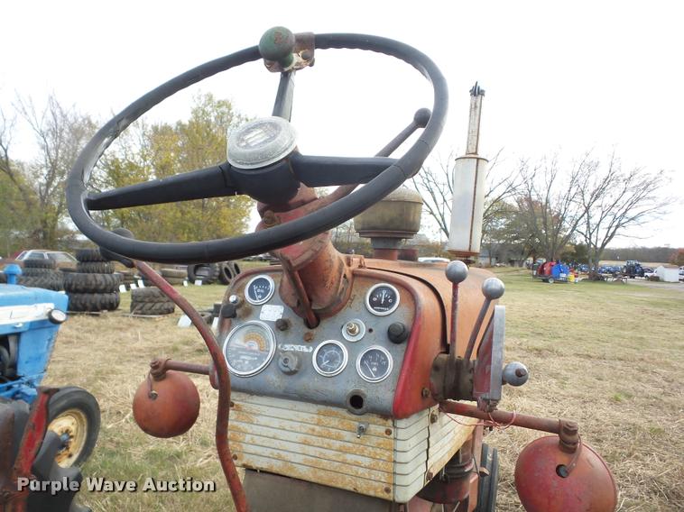 image for item AG9132 1960 Mccormick Farmall 460 tractor