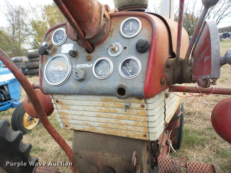 image for item AG9132 1960 Mccormick Farmall 460 tractor