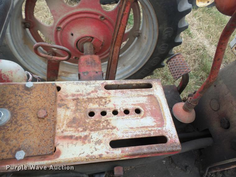 image for item AG9132 1960 Mccormick Farmall 460 tractor