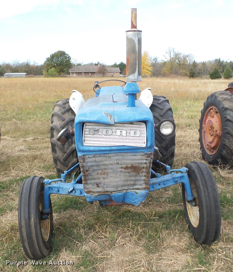 image for item AG9133 1967 Ford 3000 tractor