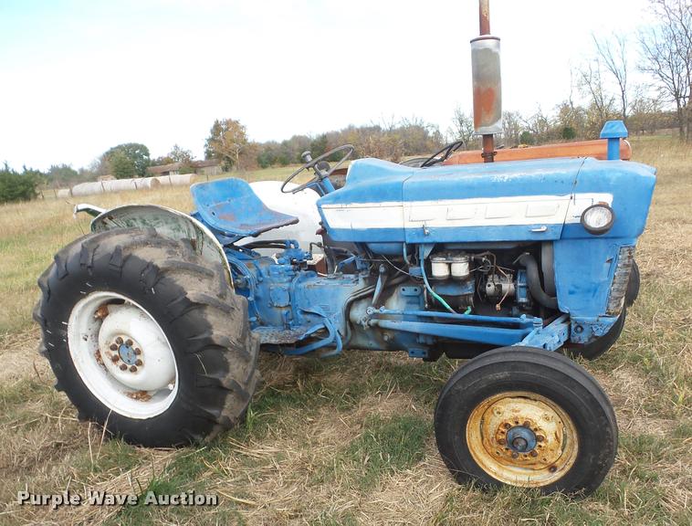 image for item AG9133 1967 Ford 3000 tractor