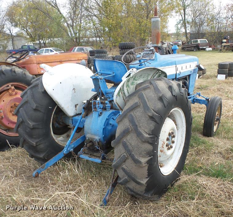 image for item AG9133 1967 Ford 3000 tractor
