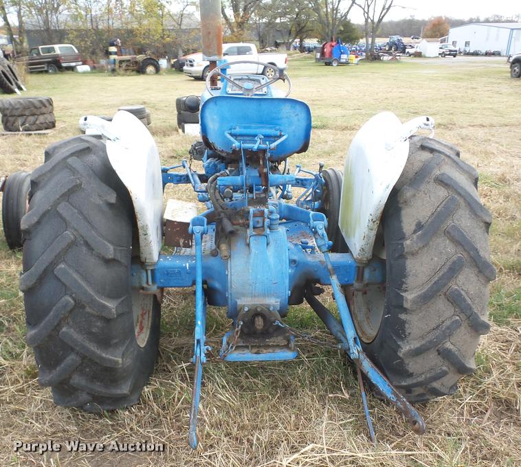 image for item AG9133 1967 Ford 3000 tractor