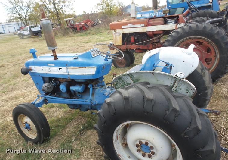 image for item AG9133 1967 Ford 3000 tractor