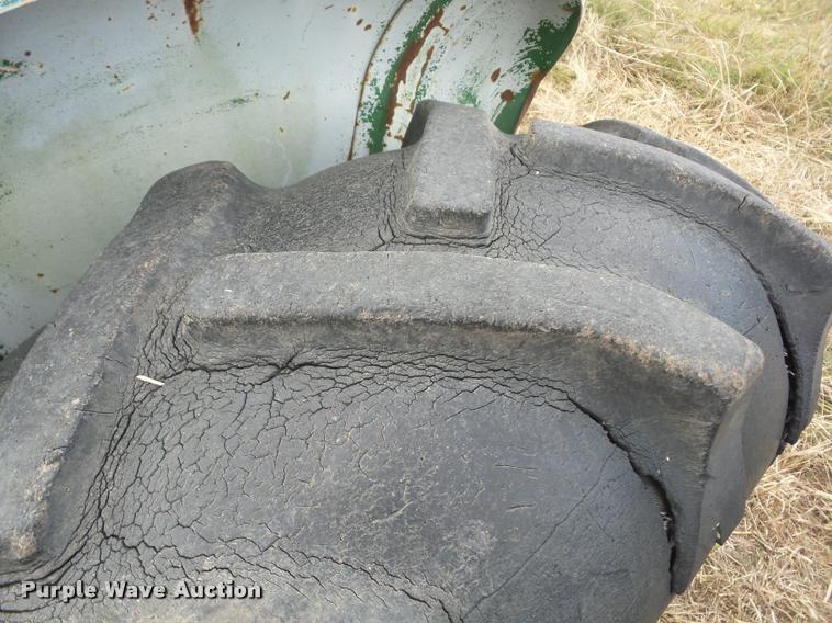 image for item AG9133 1967 Ford 3000 tractor