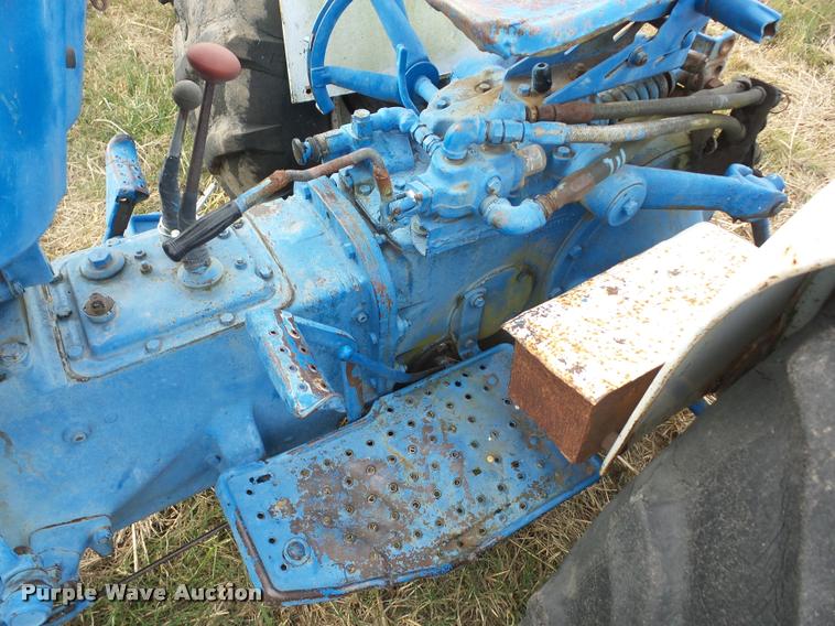 image for item AG9133 1967 Ford 3000 tractor