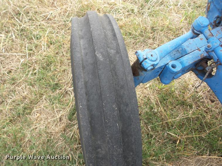 image for item AG9133 1967 Ford 3000 tractor