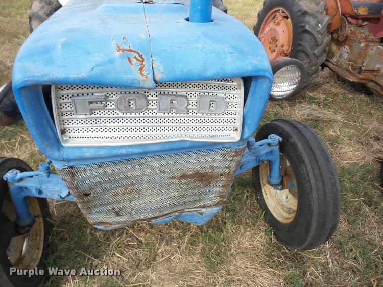 image for item AG9133 1967 Ford 3000 tractor