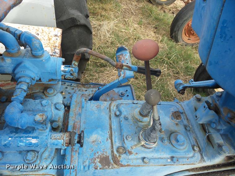 image for item AG9133 1967 Ford 3000 tractor