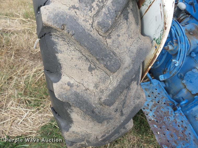 image for item AG9133 1967 Ford 3000 tractor