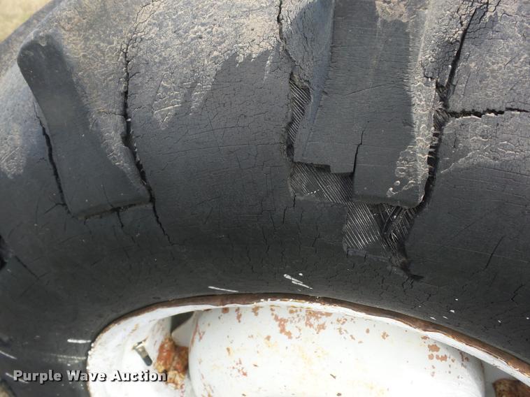 image for item AG9133 1967 Ford 3000 tractor