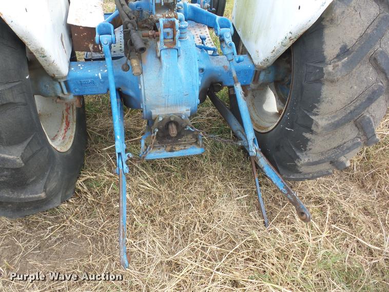 image for item AG9133 1967 Ford 3000 tractor