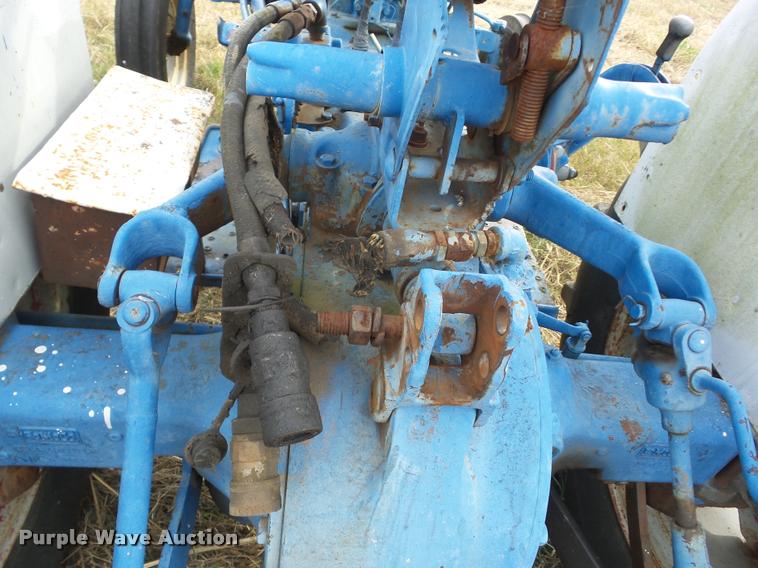 image for item AG9133 1967 Ford 3000 tractor