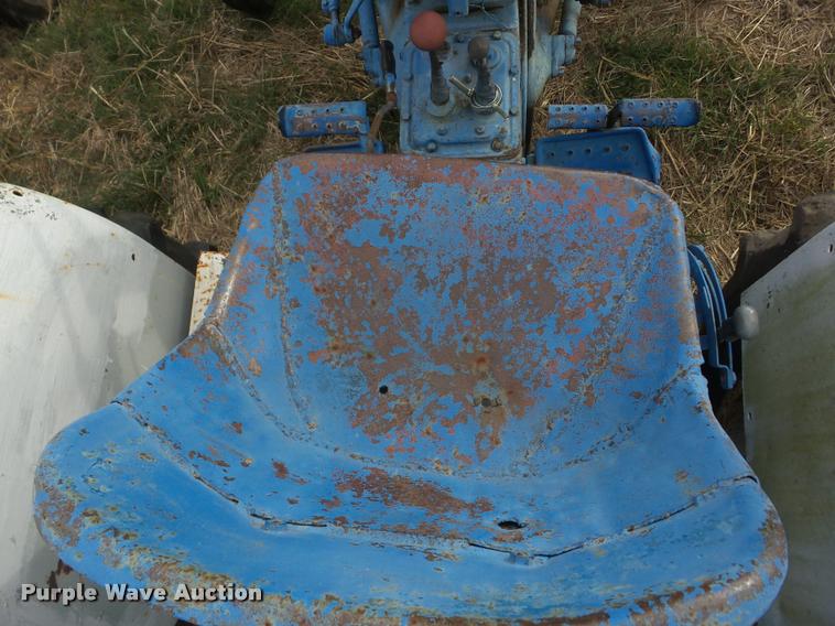 image for item AG9133 1967 Ford 3000 tractor