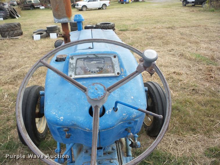 image for item AG9133 1967 Ford 3000 tractor