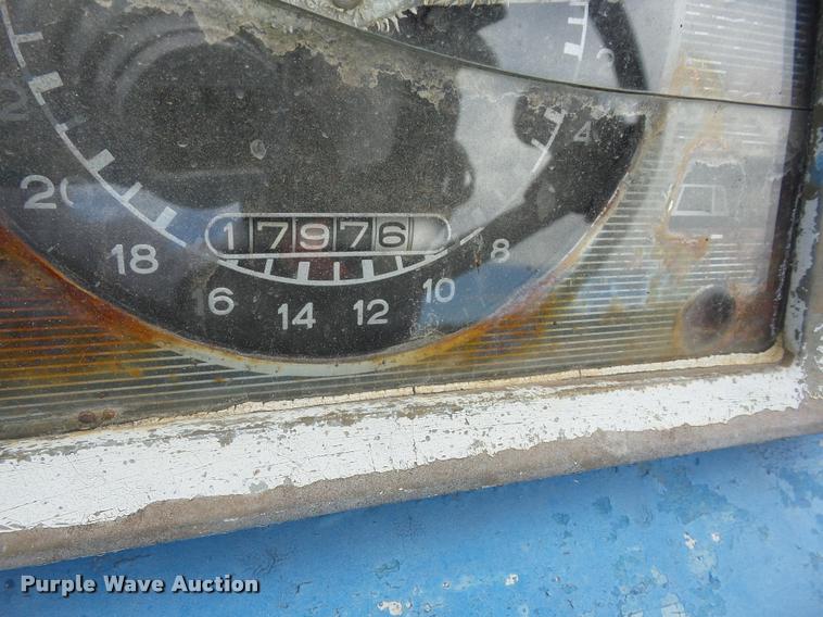 image for item AG9133 1967 Ford 3000 tractor