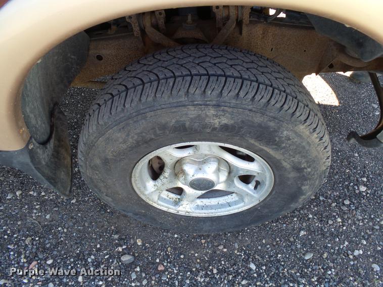 image for item AL9092 1997 Ford F150 SuperCab pickup truck