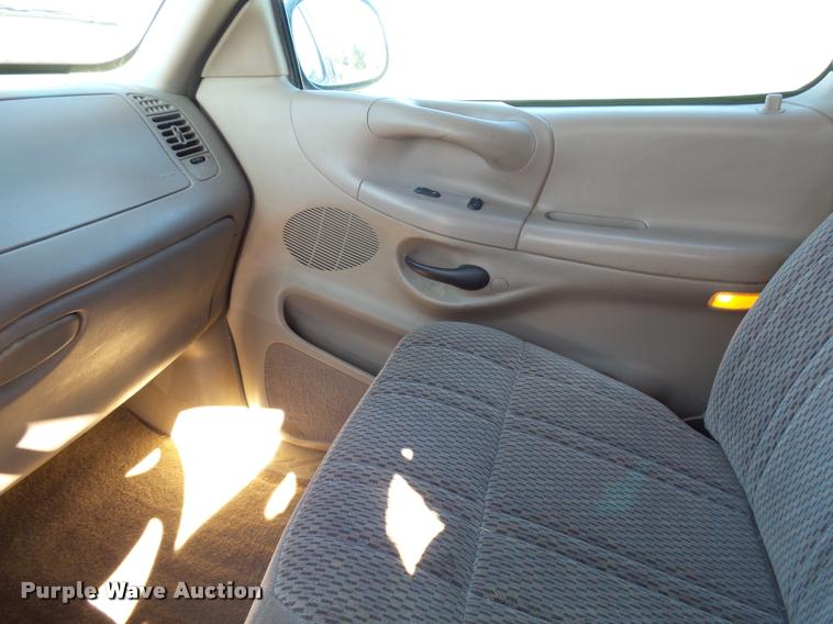 image for item AL9092 1997 Ford F150 SuperCab pickup truck