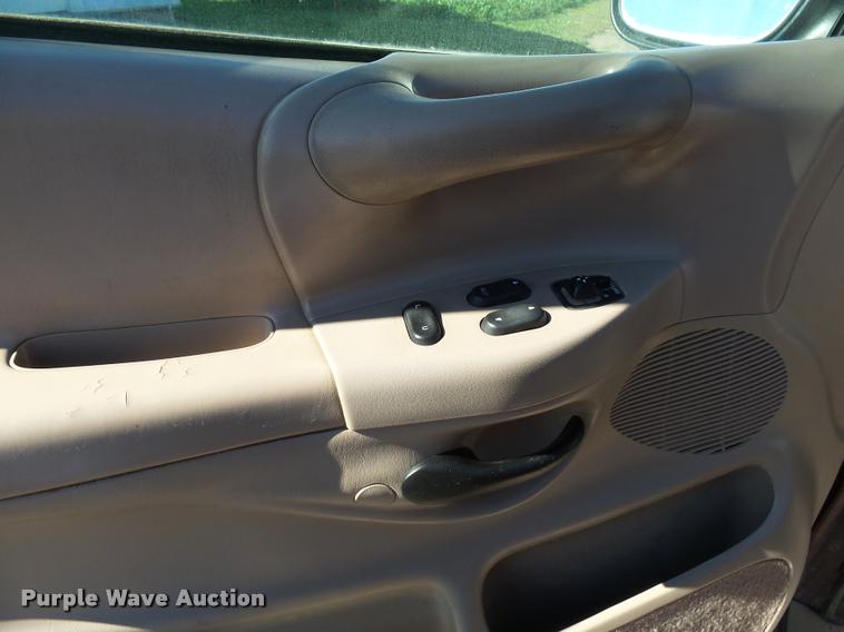 image for item AL9092 1997 Ford F150 SuperCab pickup truck