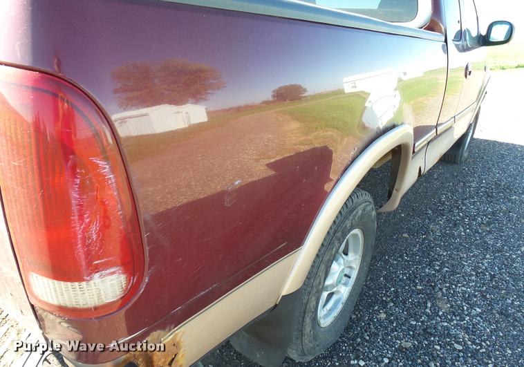 image for item AL9092 1997 Ford F150 SuperCab pickup truck