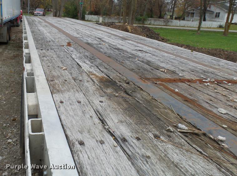 image for item AV9866 2000 Transcraft TL1000W2 flatbed trailer