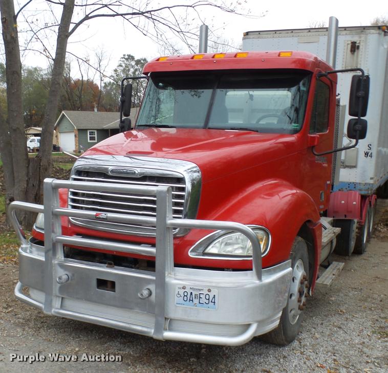 image for item AV9868 2006 Freightliner Columbia semi truck