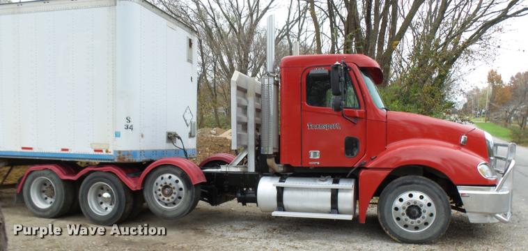 image for item AV9868 2006 Freightliner Columbia semi truck
