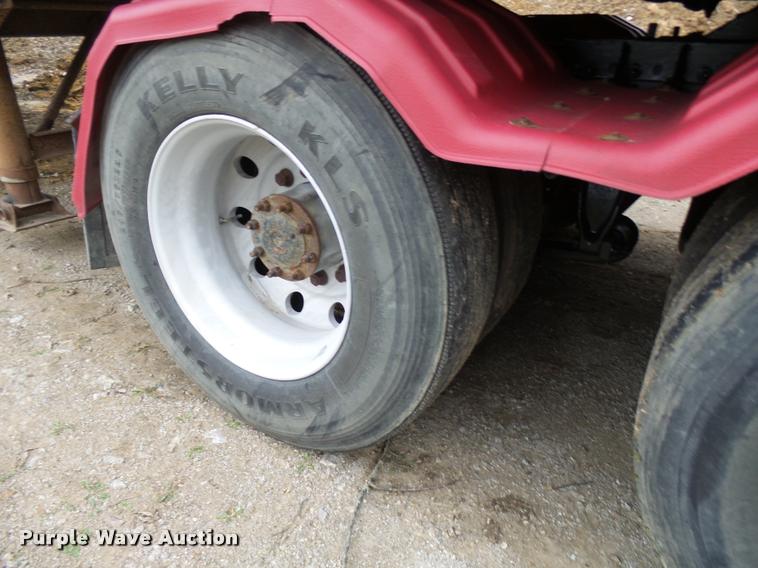 image for item AV9868 2006 Freightliner Columbia semi truck