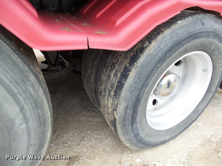 image for item AV9868 2006 Freightliner Columbia semi truck