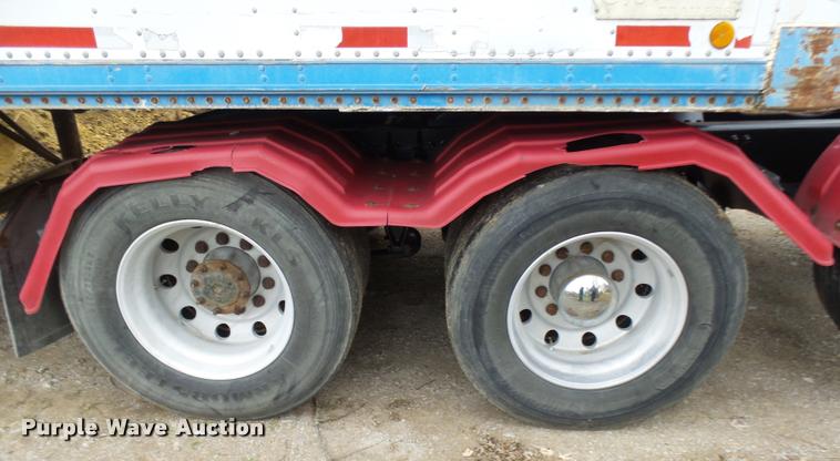 image for item AV9868 2006 Freightliner Columbia semi truck