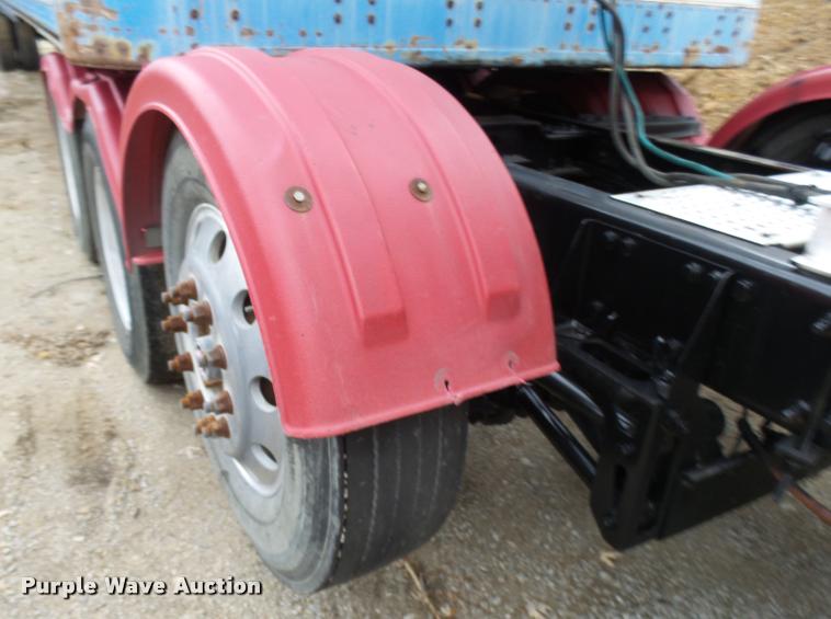 image for item AV9868 2006 Freightliner Columbia semi truck