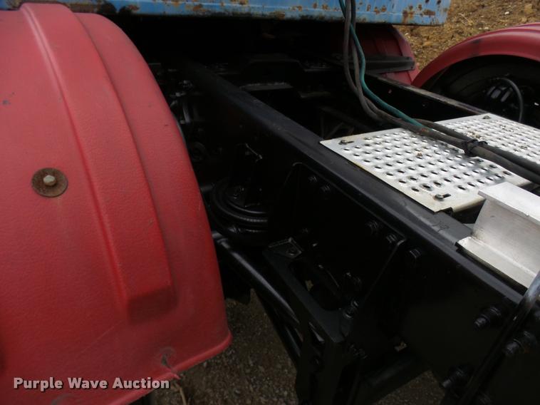 image for item AV9868 2006 Freightliner Columbia semi truck