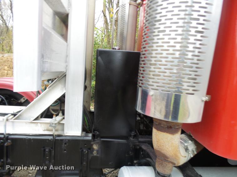 image for item AV9868 2006 Freightliner Columbia semi truck