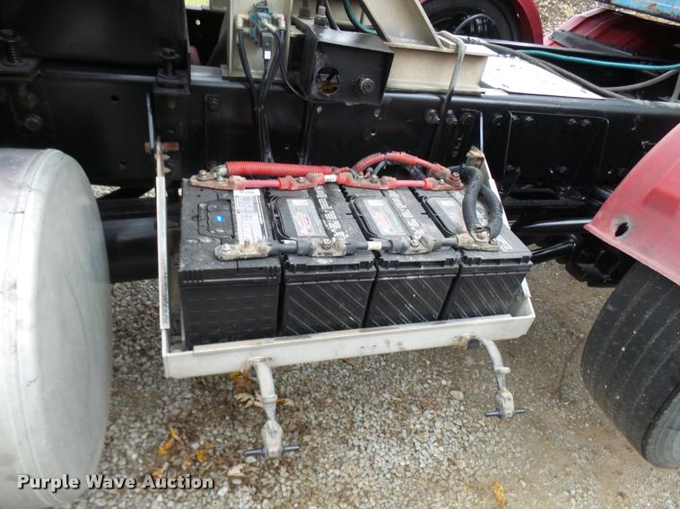 image for item AV9868 2006 Freightliner Columbia semi truck