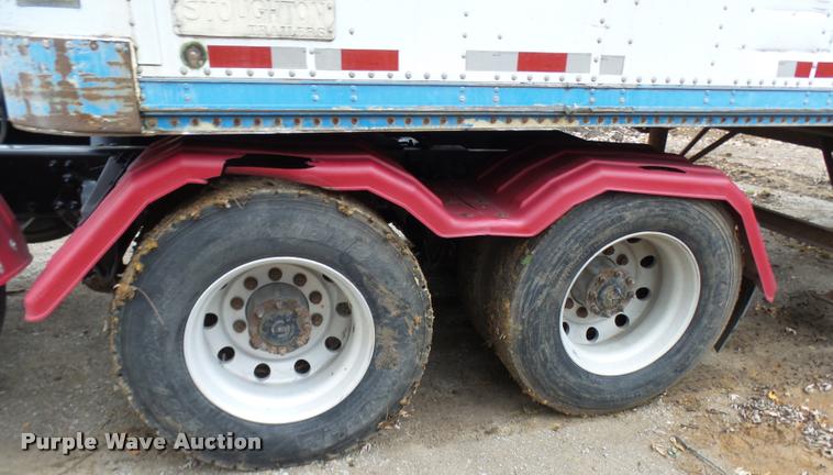 image for item AV9868 2006 Freightliner Columbia semi truck