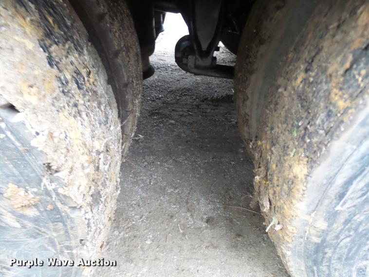 image for item AV9868 2006 Freightliner Columbia semi truck