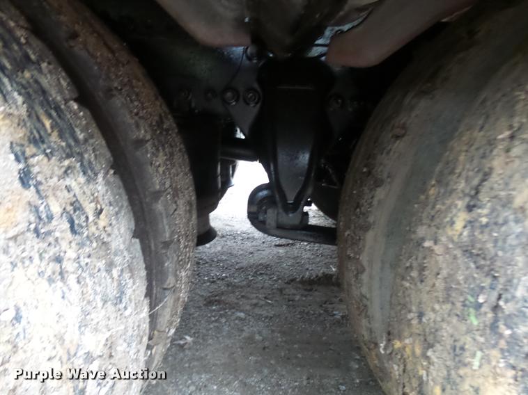 image for item AV9868 2006 Freightliner Columbia semi truck